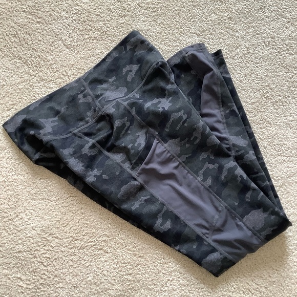 Fabletics Powerhold Womens Camo Army Leggings Athletic Yoga Workout Medium - Picture 4 of 7